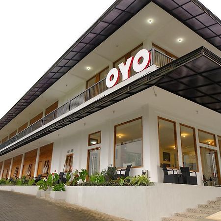 Oyo 446 Hotel Kawi Surapatha Malang Exteriér fotografie