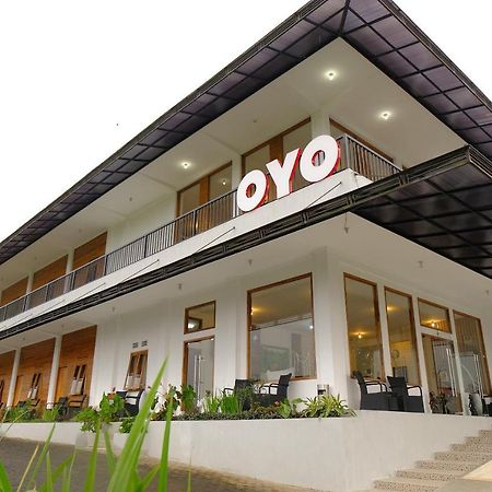 Oyo 446 Hotel Kawi Surapatha Malang Exteriér fotografie