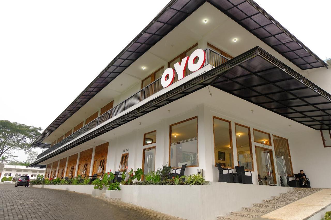 Oyo 446 Hotel Kawi Surapatha Malang Exteriér fotografie
