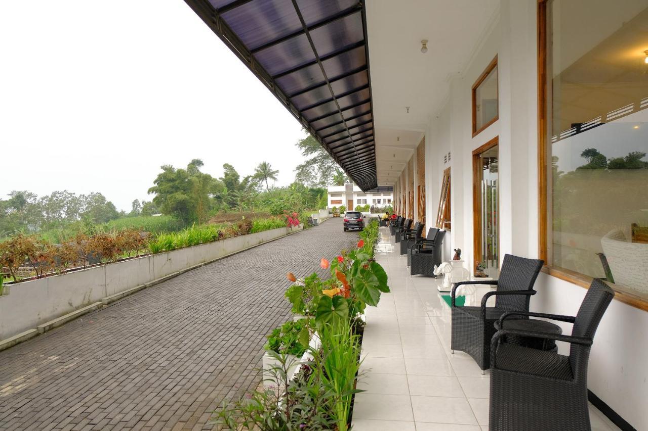 Oyo 446 Hotel Kawi Surapatha Malang Exteriér fotografie