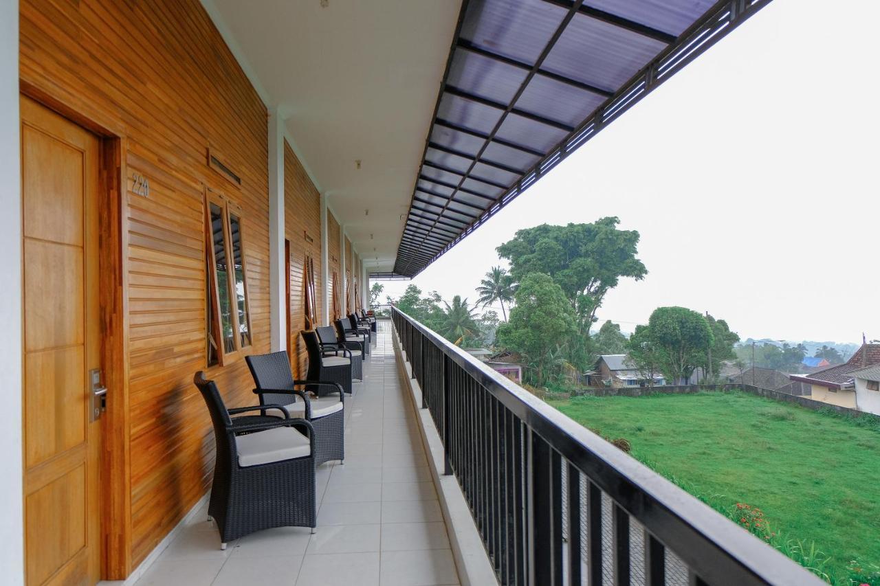 Oyo 446 Hotel Kawi Surapatha Malang Exteriér fotografie