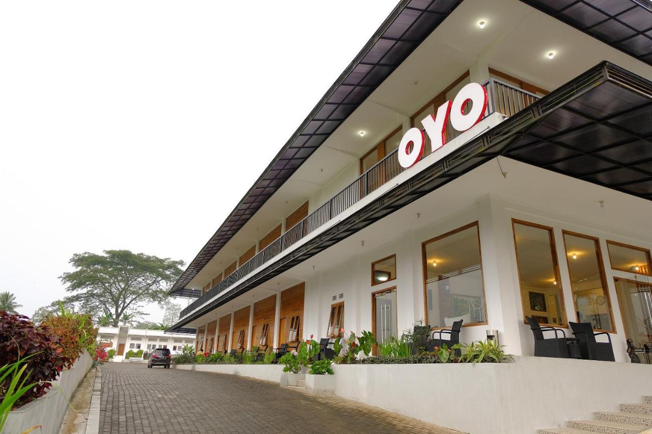 Oyo 446 Hotel Kawi Surapatha Malang Exteriér fotografie