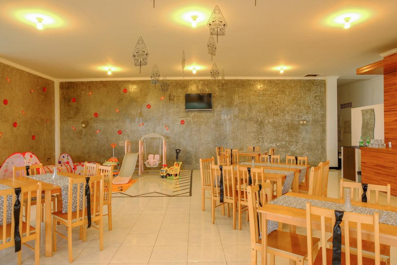 Oyo 446 Hotel Kawi Surapatha Malang Exteriér fotografie