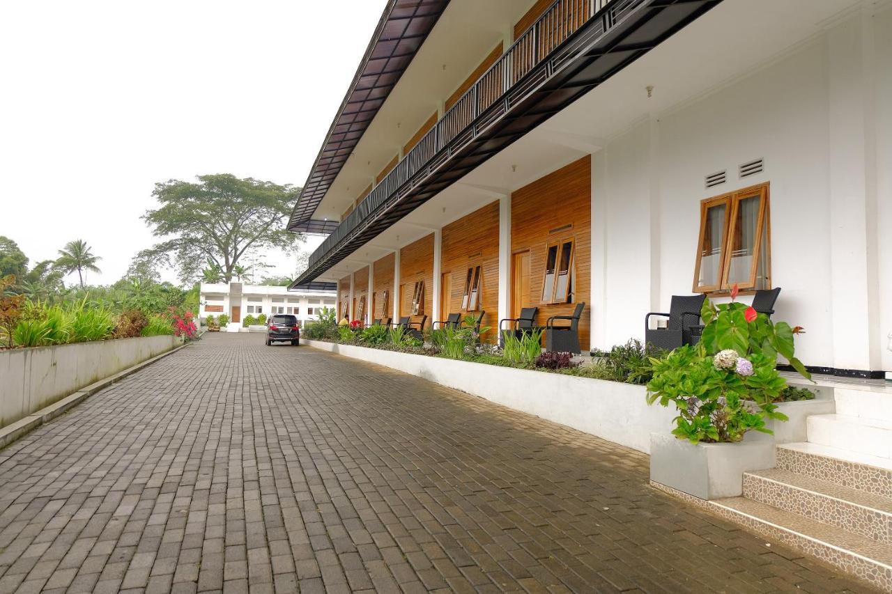 Oyo 446 Hotel Kawi Surapatha Malang Exteriér fotografie