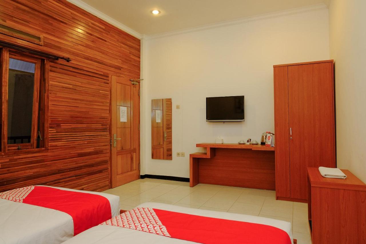Oyo 446 Hotel Kawi Surapatha Malang Exteriér fotografie